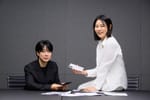 Galaxy S25 Edge: Jiyoung Lee y Hyoungshin Park explican el diseño del modelo más delgado de la serie Galaxy S