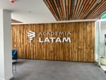 LATAM inaugura en Chile la primera maqueta de un Boeing 787 de Sudamérica para capacitación de tripulantes