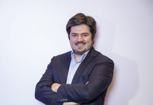 Julio Farías, cofundador de Zerviz: Transformando la gestión de clientes con tecnología de punta.