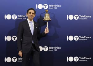 Telefónica da el toque de campana en la Bolsa de Madrid con motivo de su Centenario