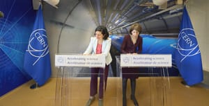 Ministra Aisén Etcheverry firma en Ginebra el acuerdo de admisión de Chile como Estado Miembro Asociado a CERN