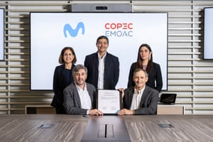 Movistar Chile firma acuerdo de 6 años con Copec EMOAC para operar con energías 100% renovables