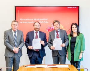 Claro Chile y Municipalidad de Huechuraba firman alianza para impulsar conectividad, seguridad y capacitación digital