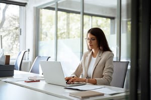 Exposición creciente de datos en Chile: riesgos asociados al uso de herramientas inteligencia artificial generativa