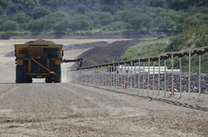 Codelco testeará innovador sistema de CAT para transferir energía eléctrica a camiones en movimiento