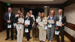 Estudio jurídico se convierte en la primera firma legal chilena en certificar a su equipo en uso consciente de IA