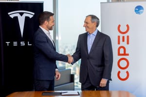 Copec y Tesla sellan alianza para fortalecer red de carga eléctrica en carreteras de Chile