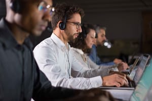¿Hablar con un humano es un derecho? Nueva ley abre debate sobre limites de la IA en contact center