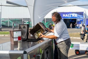 El compostaje in situ convierte residuos orgánicos en abono dentro del propio recinto en FIDAE 2026