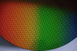 Intel Foundry lleva Intel 18A-P a producción de riesgo y detalla avances en VLSI