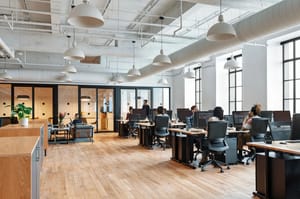 Oficinas "plug & play": La nueva alternativa que surge para las empresas en Chile