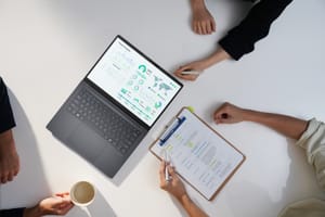 ASUS somete sus ExpertBook a pruebas de caída, presión y más de 20.000 ciclos de apertura de bisagra