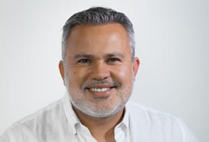 Cuando el currículum ya no alcanza: El desafío de construir una marca personal, por Ariel Jeria Gerente general de Rompecabeza