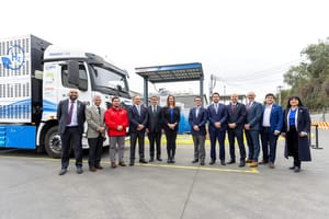 Walmart Chile y Copec inauguran primera hidrolinera para camiones de alto tonelaje