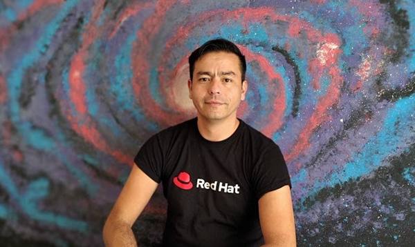 Víctor Cornejo de Red Hat: "Faltan desarrolladores con conocimiento profundo en DevOps"