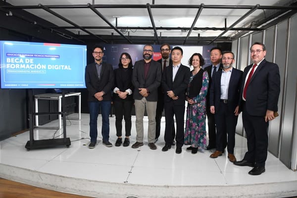 Mineduc y Huawei abren convocatoria a becas en China para potenciar el talento digital