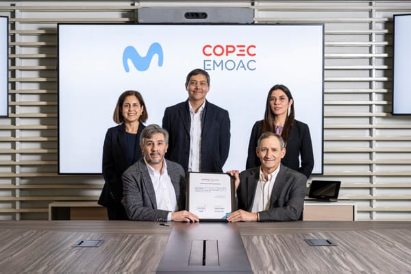Movistar Chile firma acuerdo de 6 años con Copec EMOAC para operar con energías 100% renovables