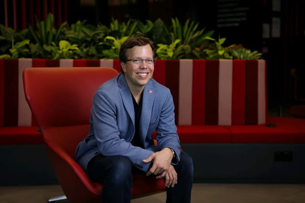 Explorando la brecha entre la tecnología de hoy y la IA de mañana, por Matt Hicks, Presidente y CEO de Red Hat