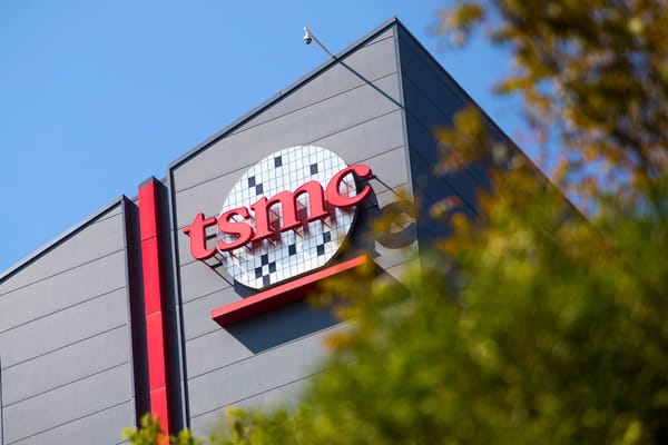 TSMC enfrenta desafíos por los aranceles estadounidenses, pero mantiene una alta demanda en inteligencia artificial