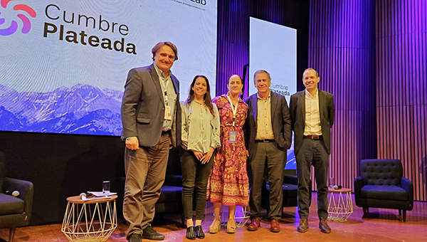 Entel participó en la Cumbre Plateada 2025 para abordar la inclusión digital de personas  mayores