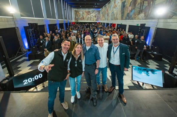 Entel y Desafío Levantemos Chile capacitan a comunidades del Biobío sobre preparación ante emergencias previo a temporada de incendios