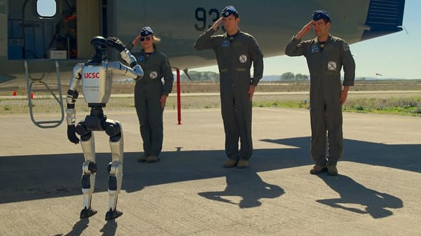 FIDAE 2026: UCSC llega con su robot humanoide, inteligencia artificial y energía