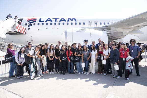 Pudahuel, LATAM, Delta, DGAC y FIDAE 2026 acercaron a vecinos y estudiantes al mundo de la aviación
