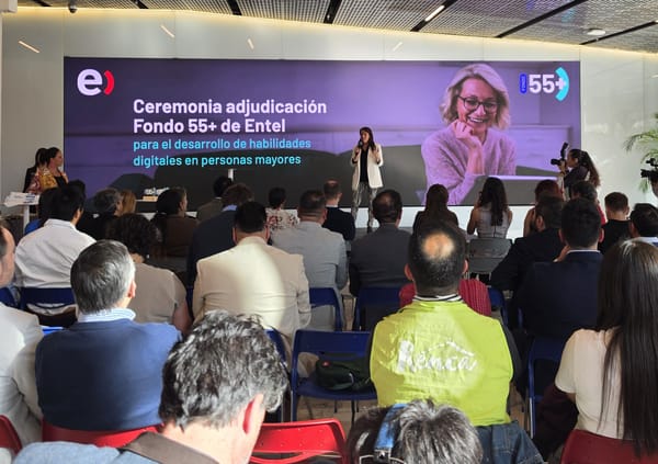 Fondo 55+ de Entel financiará habilidades digitales para personas mayores en nueve regiones