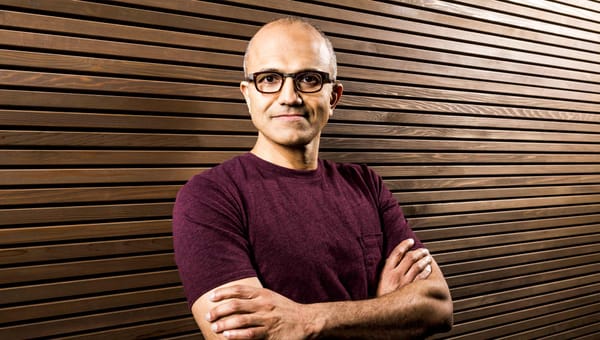 Satya Nadella plantea que la ventaja en IA dependerá del aprendizaje propio