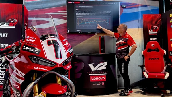 Lenovo usa IA para analizar el rendimiento de jóvenes pilotos de Ducati